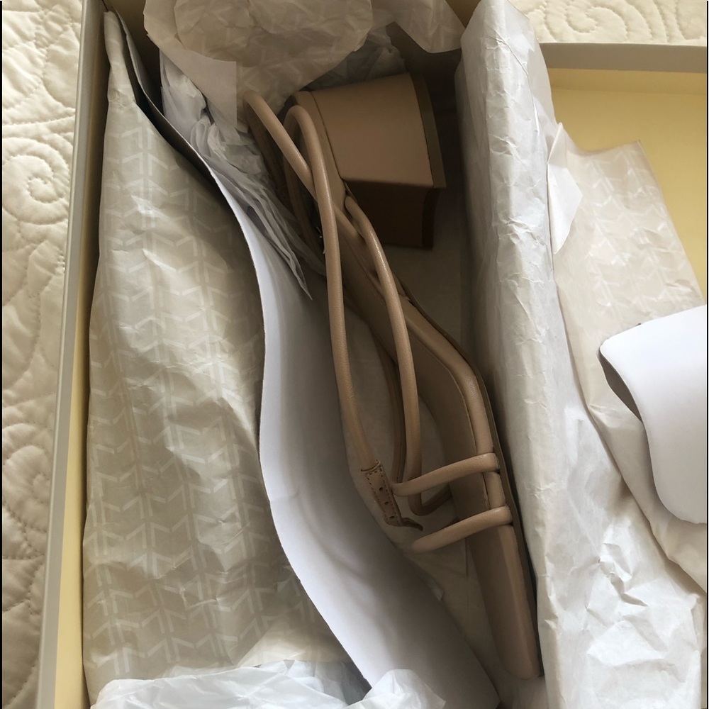 NWT Marc Fisher “Jared” Sandal - Picture 5 of 6